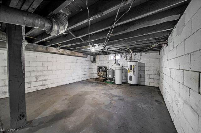 11294 Lincoln Street SE, Robertsville, OH 44670