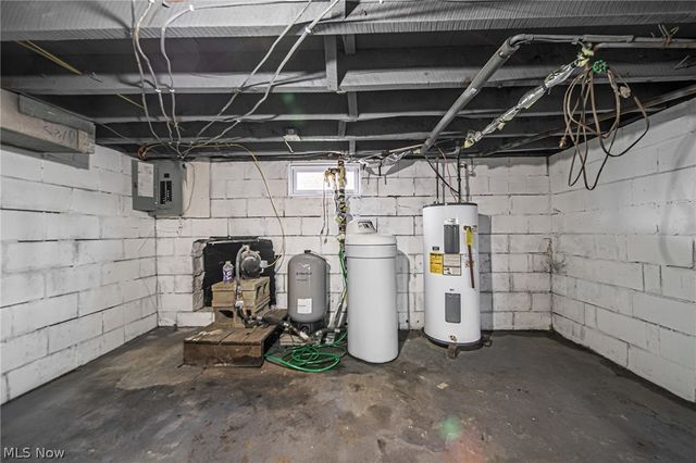 11294 Lincoln Street SE, Robertsville, OH 44670