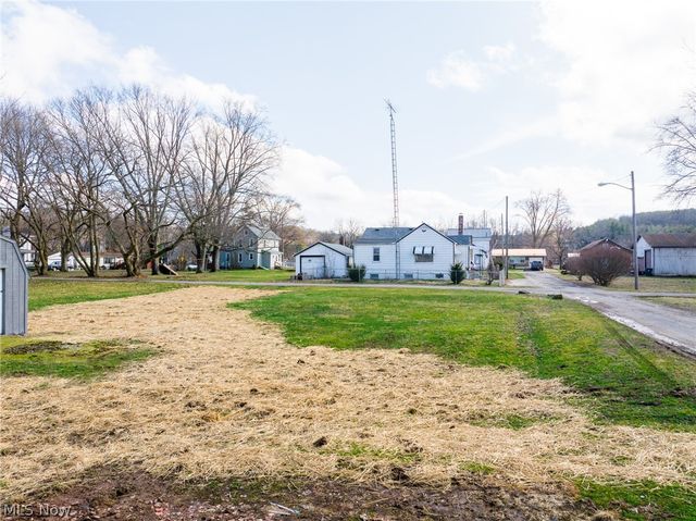 11294 Lincoln Street SE, Robertsville, OH 44670