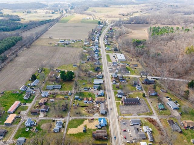 11294 Lincoln Street SE, Robertsville, OH 44670