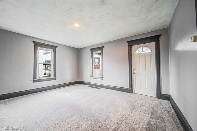 11294 Lincoln Street SE, Robertsville, OH 44670