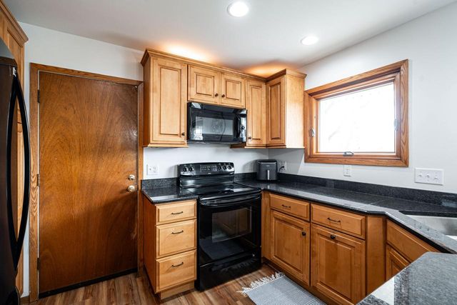 2713 Lancaster DRIVE, Waukesha, WI 53188