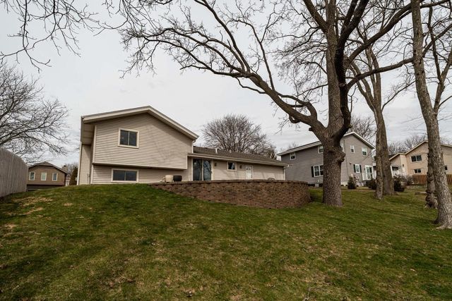 2713 Lancaster DRIVE, Waukesha, WI 53188