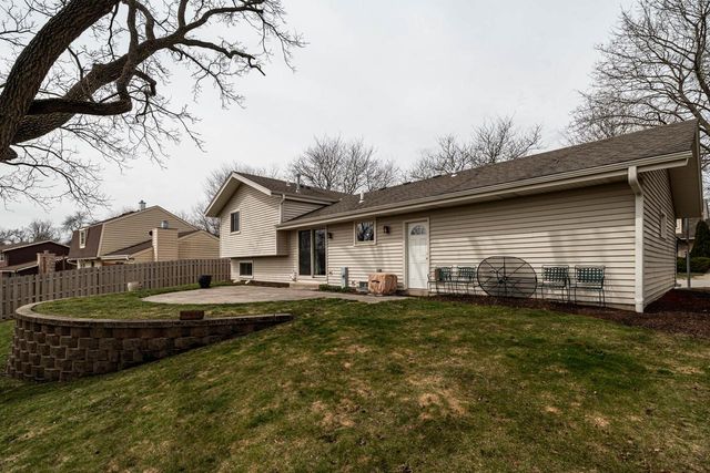 2713 Lancaster DRIVE, Waukesha, WI 53188