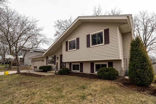 2713 Lancaster DRIVE, Waukesha, WI 53188
