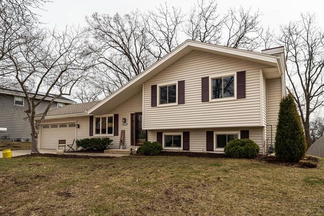2713 Lancaster DRIVE, Waukesha, WI 53188