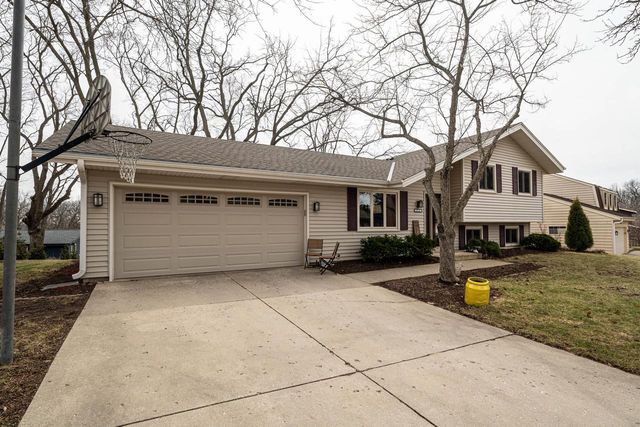2713 Lancaster DRIVE, Waukesha, WI 53188