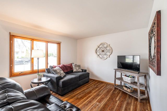 2713 Lancaster DRIVE, Waukesha, WI 53188