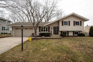 2713 Lancaster DRIVE, Waukesha, WI 53188