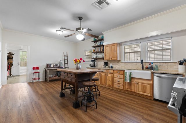 218 Bellevue Drive, Cleburne, TX 76033