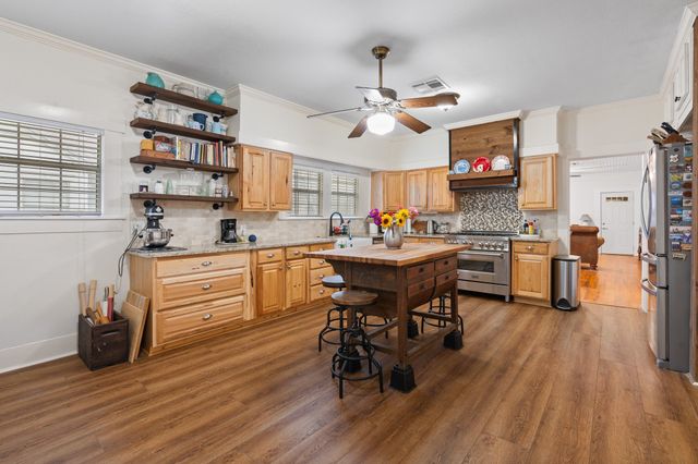 218 Bellevue Drive, Cleburne, TX 76033