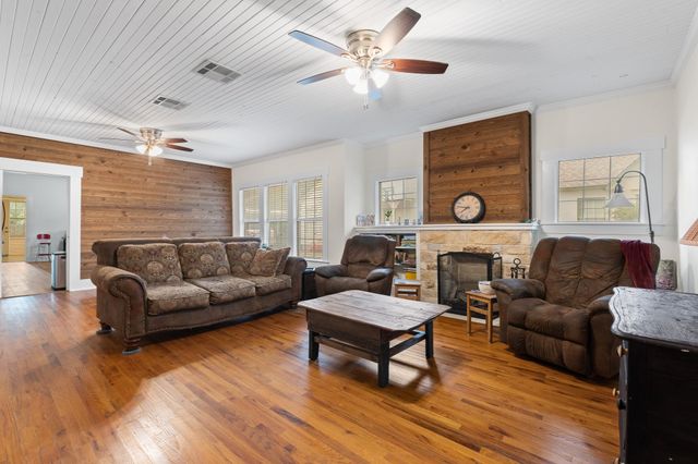 218 Bellevue Drive, Cleburne, TX 76033