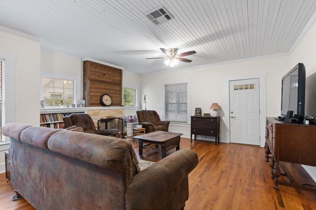 218 Bellevue Drive, Cleburne, TX 76033