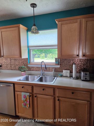 6145 Lindsey Lane, Lansing, MI 48911