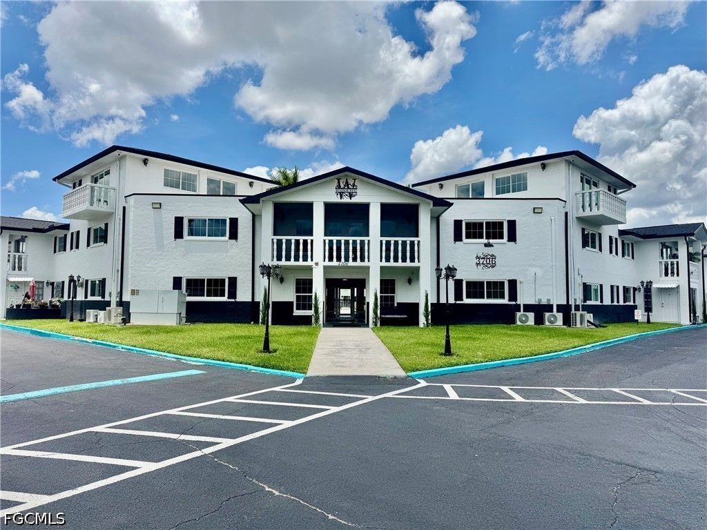 3706 Broadway 12, Fort Myers, FL 33901