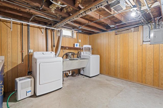 2911 N 82nd STREET, Milwaukee, WI 53222