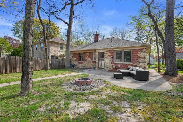 2911 N 82nd STREET, Milwaukee, WI 53222
