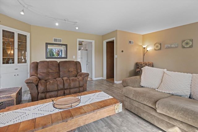 2911 N 82nd STREET, Milwaukee, WI 53222