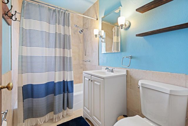 2911 N 82nd STREET, Milwaukee, WI 53222