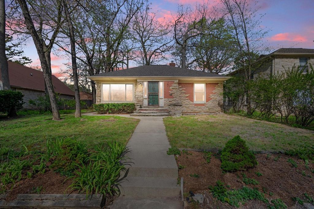 2911 N 82nd STREET, Milwaukee, WI 53222