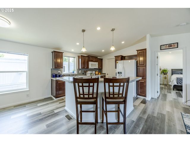 1415 S BERTELSEN Rd 96, Eugene, OR 97402