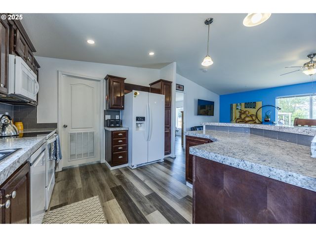 1415 S BERTELSEN Rd 96, Eugene, OR 97402