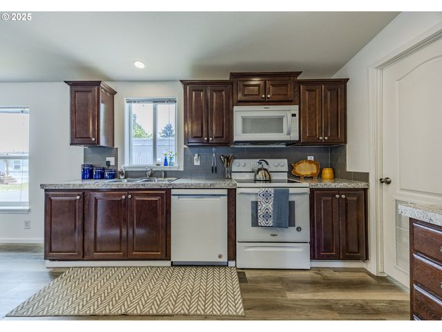 1415 S BERTELSEN Rd 96, Eugene, OR 97402