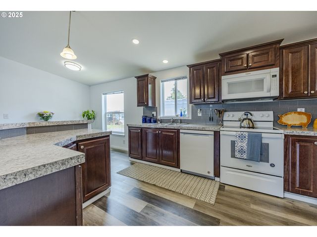 1415 S BERTELSEN Rd 96, Eugene, OR 97402