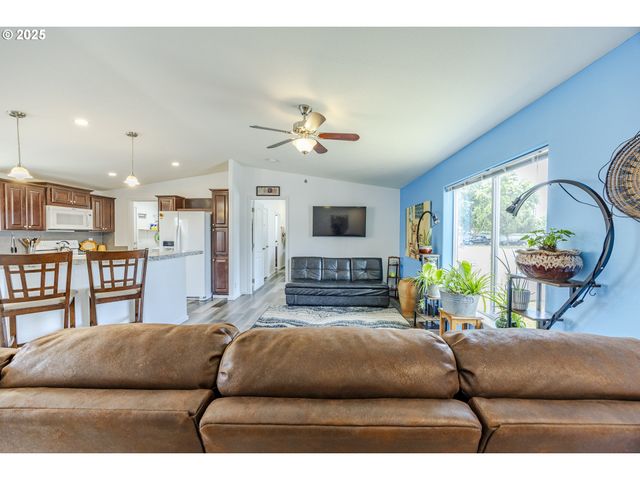 1415 S BERTELSEN Rd 96, Eugene, OR 97402