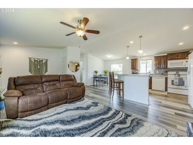 1415 S BERTELSEN Rd 96, Eugene, OR 97402