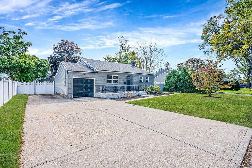29 Edgewater Avenue, Bayport, NY 11705 — photo 2