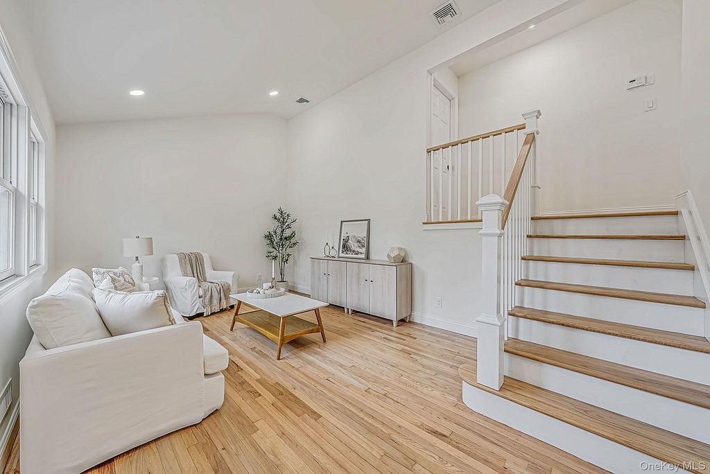 29 Edgewater Avenue, Bayport, NY 11705 — photo 4