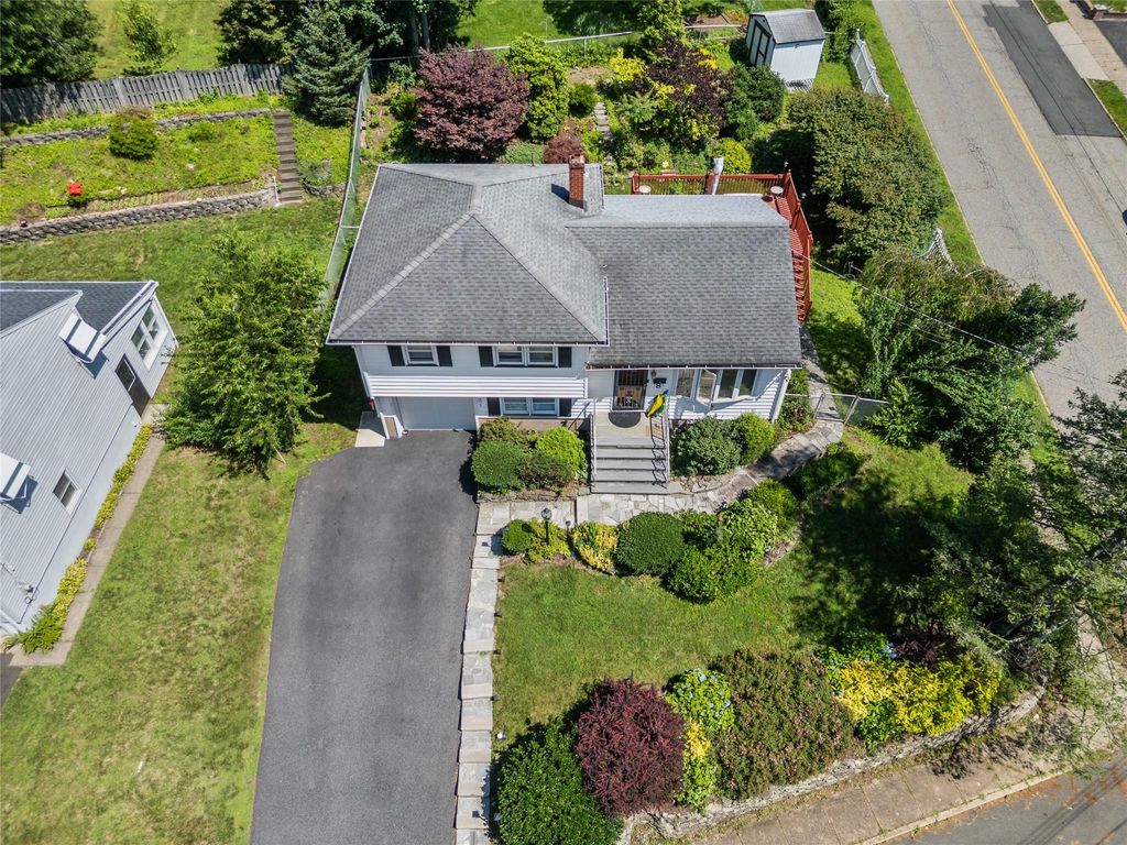 8 Valley View Terrace, Suffern, NY 10901
