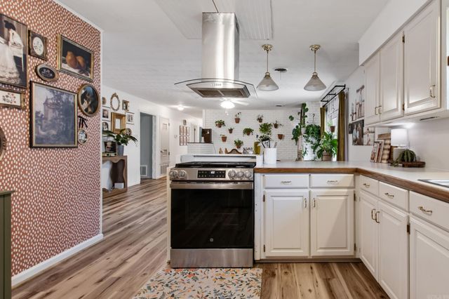 2 Bowie Pt, Sherwood, AR 72120