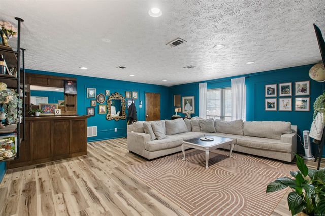 2 Bowie Pt, Sherwood, AR 72120