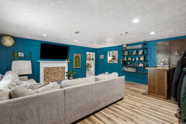 2 Bowie Pt, Sherwood, AR 72120