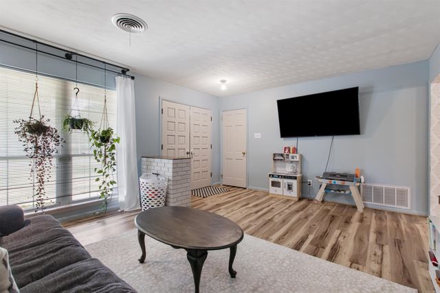2 Bowie Pt, Sherwood, AR 72120