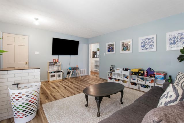 2 Bowie Pt, Sherwood, AR 72120