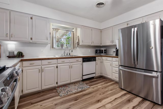2 Bowie Pt, Sherwood, AR 72120