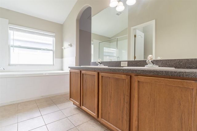 6806 GUILFORD CREST DRIVE, Apollo Beach, FL 33572