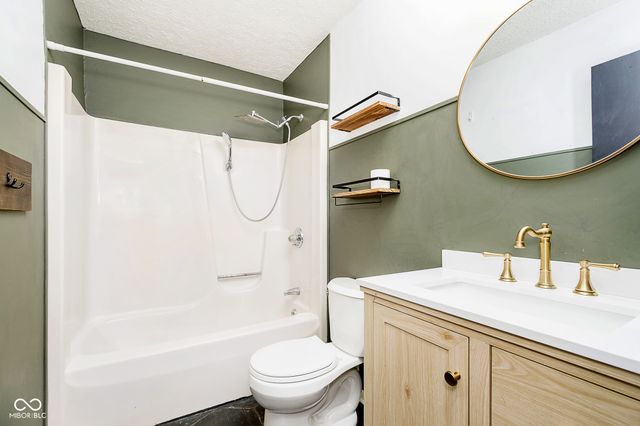 249 Lori Ann Drive, Whiteland, IN 46184