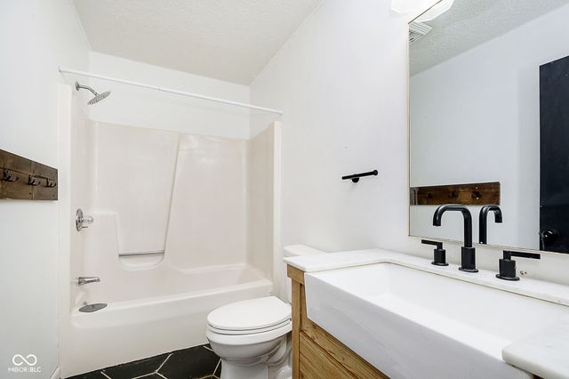 249 Lori Ann Drive, Whiteland, IN 46184