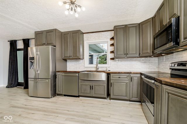 249 Lori Ann Drive, Whiteland, IN 46184