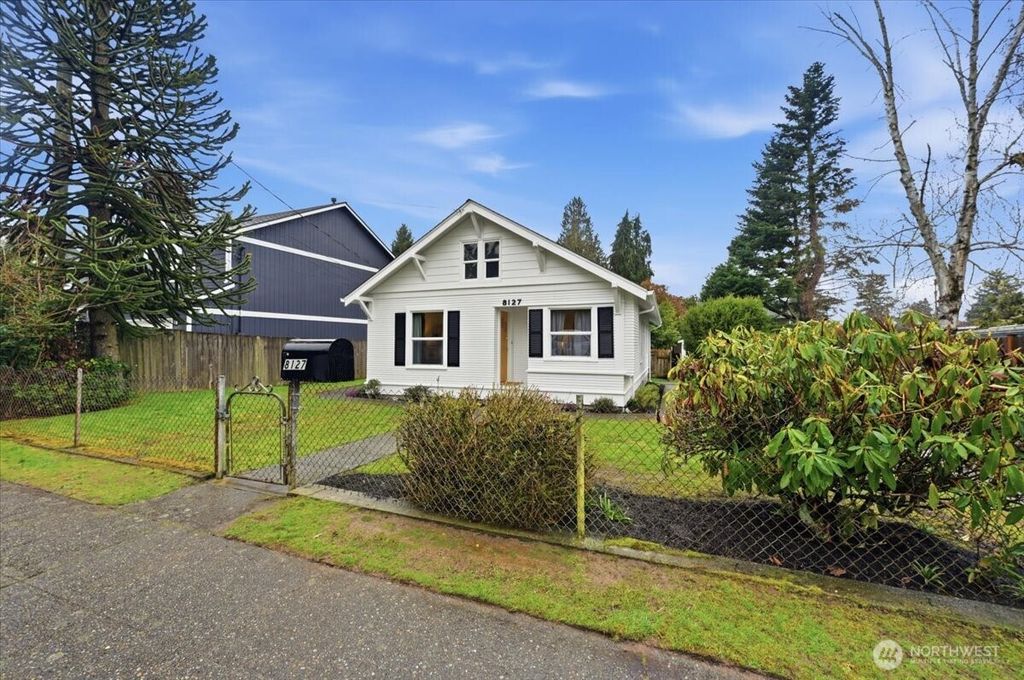 8127 11th Avenue SW, Seattle, WA 98106