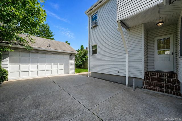 214 Lowell Avenue, Floral Park, NY 11001