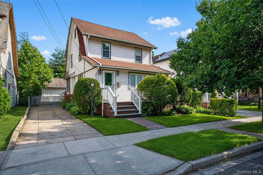 214 Lowell Avenue, Floral Park, NY 11001