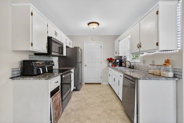 3273 N Senseney Cir, Clarksville, TN 37042