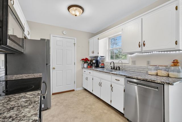 3273 N Senseney Cir, Clarksville, TN 37042