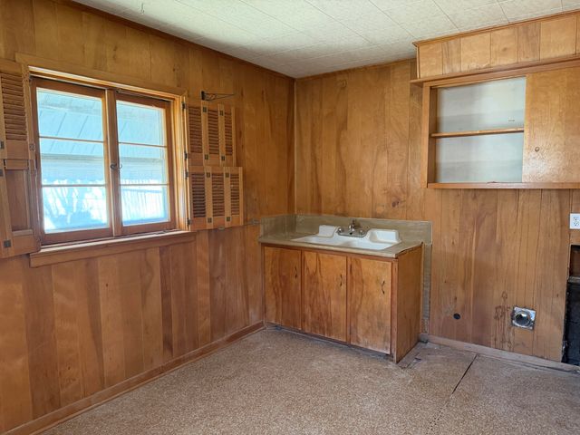 1613 N 3rd Street, Tahoka, TX 79373