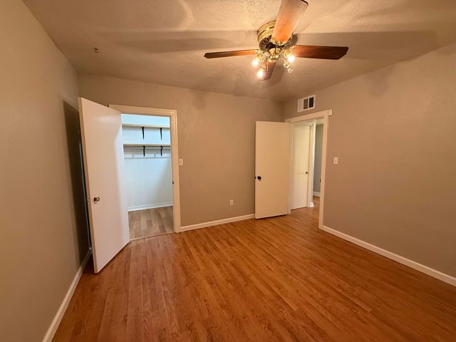 1613 N 3rd Street, Tahoka, TX 79373
